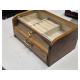 Flip-Top Jewelry Box 8' wide x 5' deep x 3 1/2' tall
