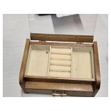 Flip-Top Jewelry Box 8' wide x 5' deep x 3 1/2' tall