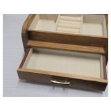 Flip-Top Jewelry Box 8' wide x 5' deep x 3 1/2' tall