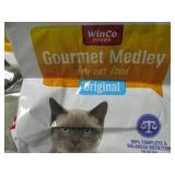 WinCo Gourmet Medley Original Dry Cat Food