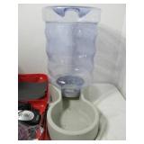Pet Grooming Lot With Water Dispenser
