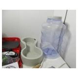 Pet Grooming Lot With Water Dispenser
