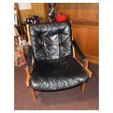 Vintage Scandinavian Modern Hunter MCM Leather Sling Lounge Chair Wood Frame