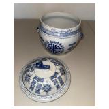 Blue and White Chinese Porcelain Covered Vessel With Foo Dog Finial