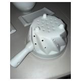 Essence of Life Ceramic Kitchenware Mixed Lot (Lot of 4)