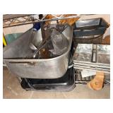 Lot of Assorted Bakeware Roasting Pan Racks Glass Dish & Cake Pans