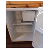Sanyo Compact Mini Refrigerator White Model SR-257W 19x20x25