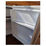 Sanyo Compact Mini Refrigerator White Model SR-257W 19x20x25