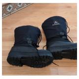 Pair of Kamik Men's Black Insulated Winter Snow Boots Size 11