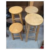 Set of 4 Round Wooden Bar Stools and Counter Stools Natural Finish