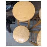 Set of 4 Round Wooden Bar Stools and Counter Stools Natural Finish