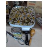 Vintage Kitchen Gadget Lot Ekco Daisy Server Sifter Utensils