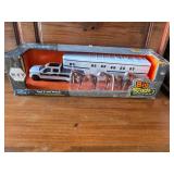 ERTL 1:32 Scale Ford truck/Trailer combo