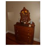 VICTORIAN CHEST & FIGURENES