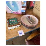 2 VTG Pyrex pie plates and housewares lot