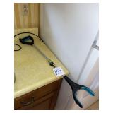 grabber tool