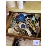 utensils contents of 1 drawer