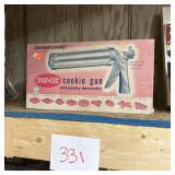 Vintage Wear-ever Trigger-Quick Cookie Gun and Pas