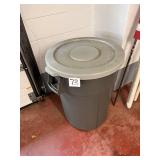 Gray Plastic Commercial-Style Trash Can with Lid