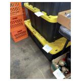 1 extra large empty tote with lid