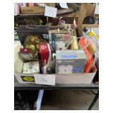 lightbulbs and assorted tray lot
