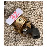 Daiwa Goldcast II Spincast Reel