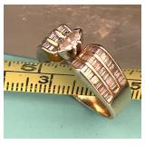 VINTAGE 14K GOLD AND DIAMOND RING 6.8 grams total