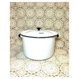 VINTAGE WHITE ENAMELWARE STOCK POT