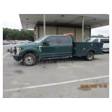 2018 FORD F350 CREW CAB PICK UP WITH UTILITY BED