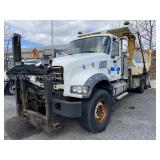 2010 Mack GU713