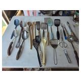 4A5 Flat of Miscellaneous Kitchen Spoons, Spatulas