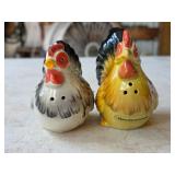 H MOC Japan Chicken Hen-Rooster Salt/Pepper Set