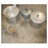 BW2 3 Large Pots & 1 Vintage Food Mill/Strainer