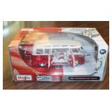 DRh Maisto Custom Shop 1:25 VW Van 'Samba'