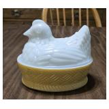 DRH AVON 5 1/2' Hen on a Nest Milk Glas