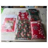 LB 4 Vinyl/1 Linen Christmas Tablecloths