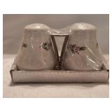 HKA5 NEW Holly Leaf Ceramic Salt/Pepper Set