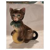 HKH5 Royal Copley Cat Planter 8' Chip on one Ear
