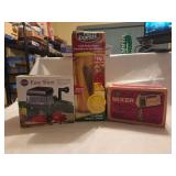 HKCL5 Flat w/3 Kitchen Gadgets