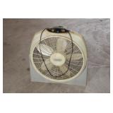 SB-Lasko Box Fan Works Good 3-Speed Thermostat