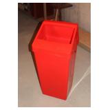 BG2 Red Garbage Can w/Lid Looks NEW NO SHIPPING