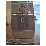 HB2 Honeywell HZ-370GP Portable Heater Works