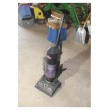 I Fantom Thunder 12-amp bagless upright vacuum