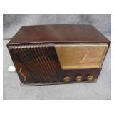 VTG Silvertone Clock Radio, makes noise