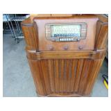 General Electric Radio in Wood Case, untested