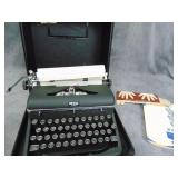 VTG Royal Typewriter in Case, Guide and Book