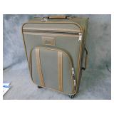 GH Bass & Co Roller Luggage