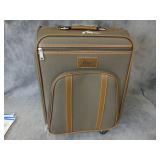 GH Bass & Co Roller Luggage