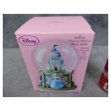 NIB Disney Musical Princess Water Globe