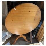Pine Tilt Top Round Table